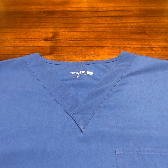 V Life Scrub Top Medium - Picture 7 of 15